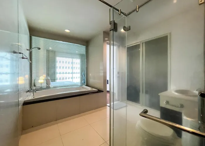 公寓 300m Bts L Large 68 Sqm L Pool And Sauna 曼谷