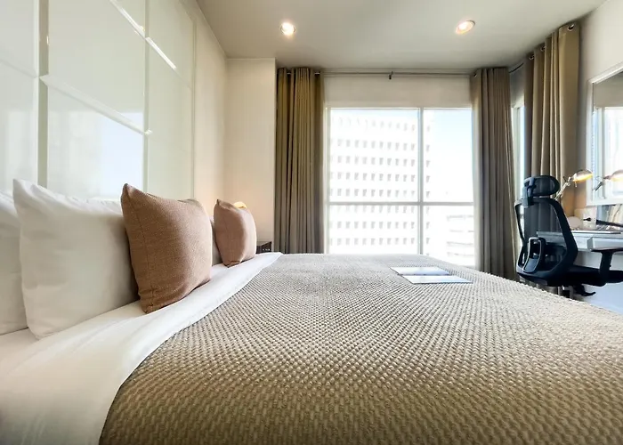 300m Bts L Large 68 Sqm L Pool And Sauna 公寓