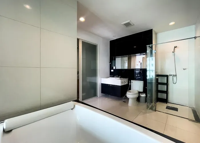 300m Bts L Large 68 Sqm L Pool And Sauna 公寓